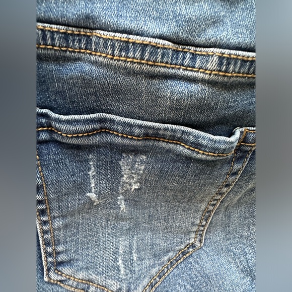 Embroidered jean skirt in size 24 - Picture 7 of 8